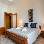 Dimora Waterfront Apartmán *