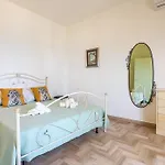 Dimora Waterfront Apartment