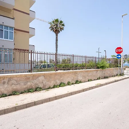 Dimora Waterfront Apartment *