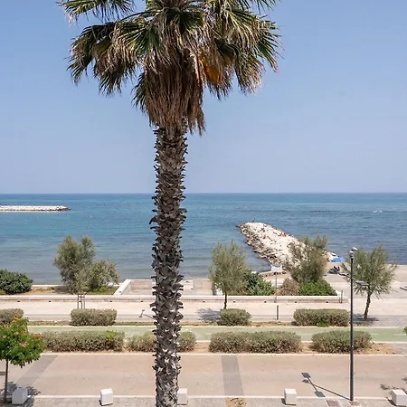 Dimora Waterfront Apartment